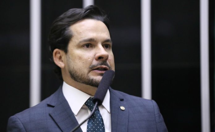 2195923F-F5C6-424A-9CBA-285D260C8931