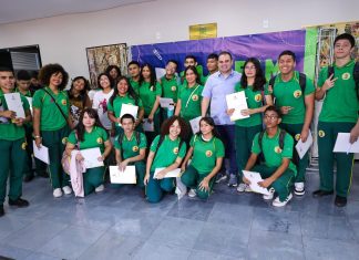 Presidente Roberto Cidade celebra participação de estudantes da rede estadual no programa Aleam Educa