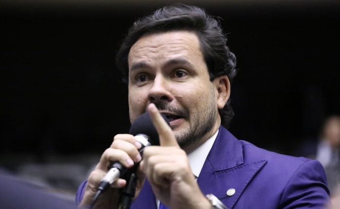 176C9DF2-079B-4BFE-B4CF-6455E1E0CA12