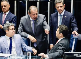 Omar Aziz aponta 14º salário para beneficiados com isenção de Imposto de Renda aprovado no Senado