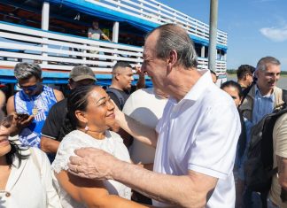 Omar Aziz reforça compromisso com o interior durante visita a Beruri