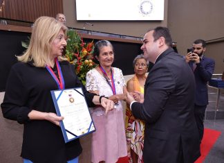 Presidente Roberto Cidade outorga a ‘Medalha de Mérito Hamilton Cidade’ para 93 servidores aposentados do Legislativo Estadual
