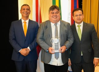 Presidente David Reis participa de solenidade do TCE-AM que oficializa entrega do Selo Prata à CMM
