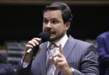 Capitão Alberto Neto cobra no plenário urgência na reconstrução da BR-319 e compromisso do Governo Federal com o AM