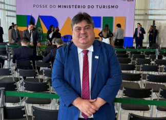 Presidente David Reis participa da posse do novo ministro do Turismo em Brasília
