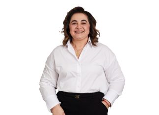 Professora Maria do Carmo ultrapassa David e empata com Omar na capital; prefeito tem maior rejeição registrada