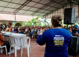 Escutar, trabalhar, resolver: Professora Maria do Carmo dá início ao projeto ‘Mudança em Movimento’ em viagem pelo Alto Solimões