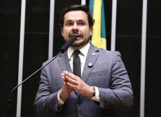 Quase 3 mil leitos fechados no SUS: Capitão Alberto Neto cobra explicações do governo federal