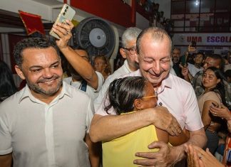 Lideranças da zona leste de Manaus lotam quadra da Grande Família e anunciam apoio a Omar Aziz