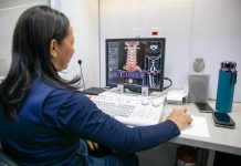 Carreta de Tomografia da UEA leva atendimentos gratuitos para comunidade acadêmica e público externo