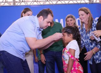 Governador interino Roberto Cidade acompanha entrega de 1,2 mil óculos e avança com mutirão oftalmológico no Amazonas