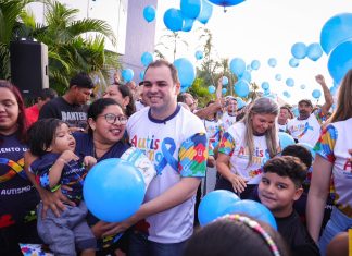 Presidente Roberto Cidade abre programação oficial do Abril Azul no Legislativo Estadual com iluminação especial