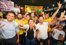 Professora Maria do Carmo se emociona com carinho dos moradores da zona Sul