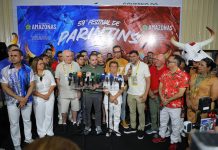 Em Parintins, Wilson Lima relembra ações de sua gestão que transformaram o festival e a infraestrutura da cidade