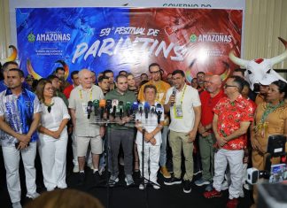 Em Parintins, Wilson Lima relembra ações de sua gestão que transformaram o festival e a infraestrutura da cidade
