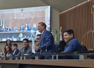 Adjuto Afonso é eleito presidente da Aleam com apoio de Roberto Cidade
