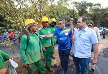 Governador Roberto Cidade fiscaliza obras de pavimentação em Manicoré