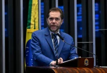 Com R$ 1,06 bilhão em emendas, Plínio Valério excluiu a Zona Franca de Manaus do seu orçamento. Indústrias empregam 100 mil trabalhadores