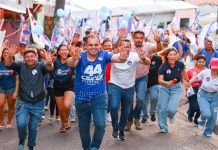 Roberto Cidade destaca propostas para a educação durante caminhada no Santo Agostinho