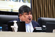 Presidente David Reis conduz votação que encaminha proposta de orçamento municipal de R$ 12,47 bilhões para 2027 às comissões da CMM