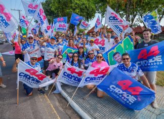 Roberto Cidade reforça propostas no corpo a corpo com eleitores no Centro de Manaus
