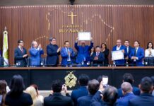 Presidente da Aleam, Adjuto Afonso, entrega Título de Cidadão do Amazonas a dirigentes do Cieam