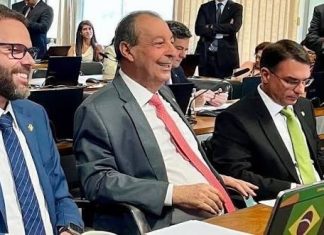 Silêncio de Flávio Bolsonaro sobre Omar em Manaus intriga bolsonaristas sobre diálogo republicano entre os dois